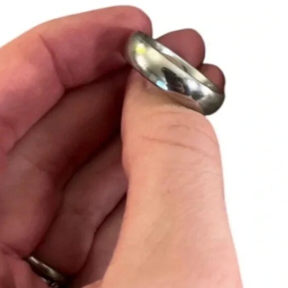 Men’s Stainless Steel Ring – Minimalist Silver Finish - Picture 2 of 2